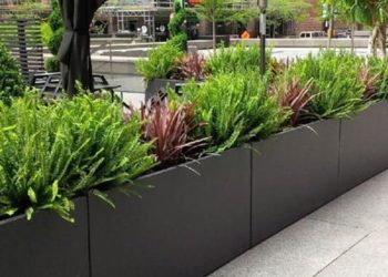 Hampton Commercial Planter