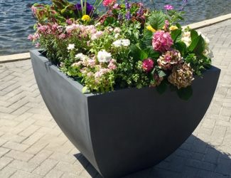 manhattan Self watering planter